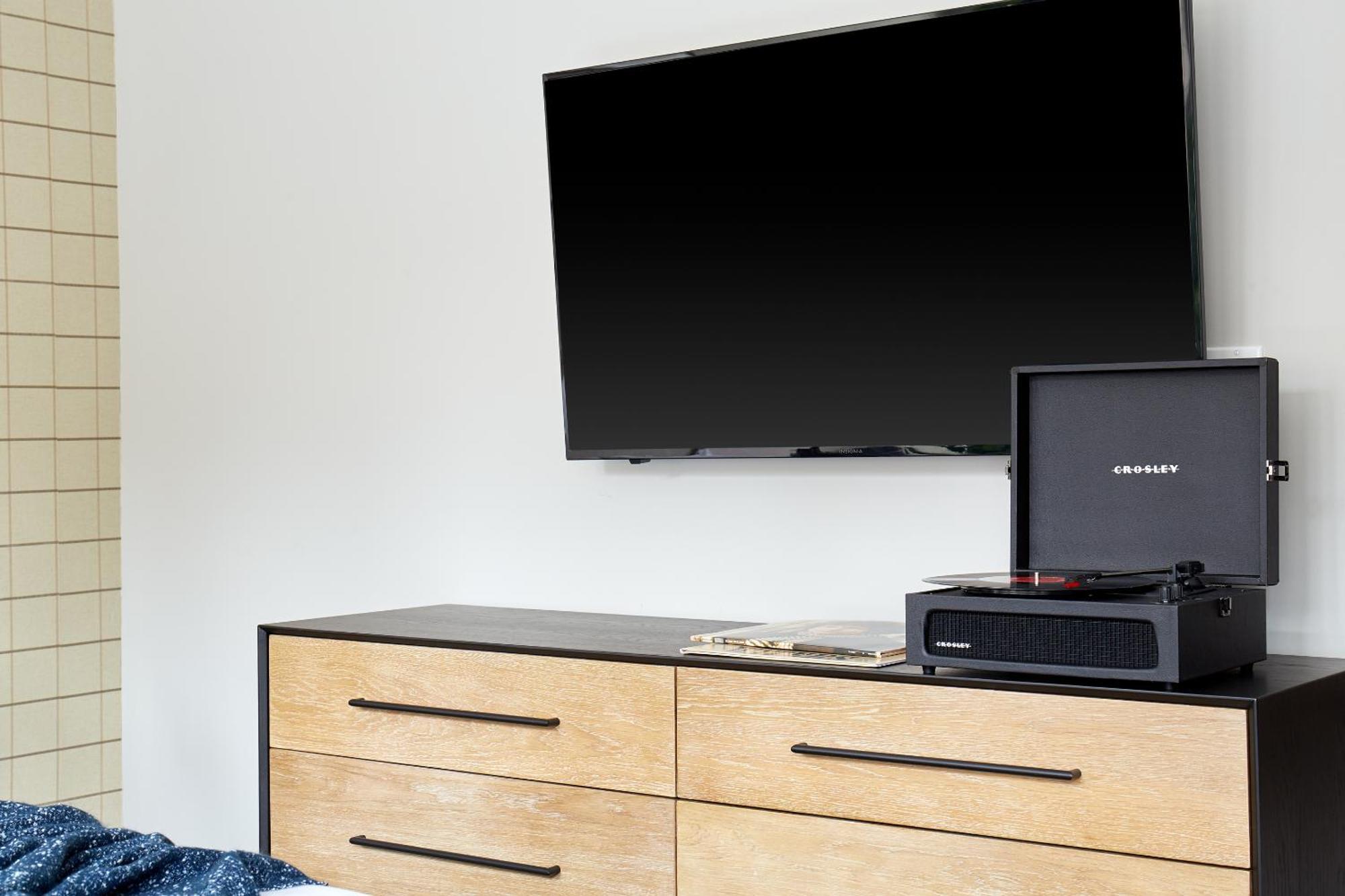 Accessible Queen Studio - Self Check-in with Virtual Front Desk,1614383678:JPEG