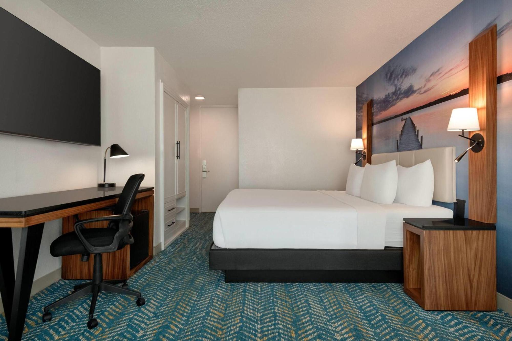 King Room Roll Shower Mobility Access or Non-Smoking