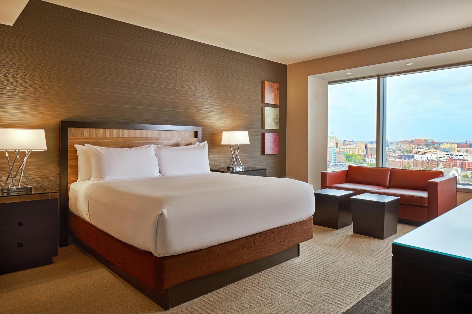 Luxury King Room,1742980114:JPEG