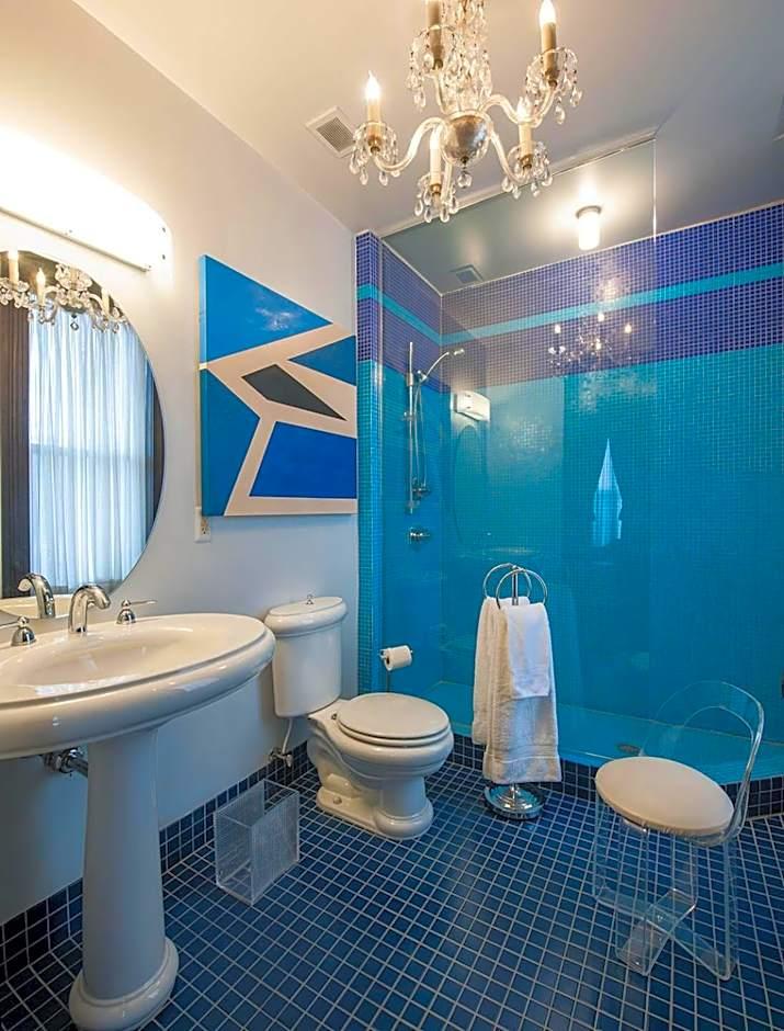 Deluxe King Suite