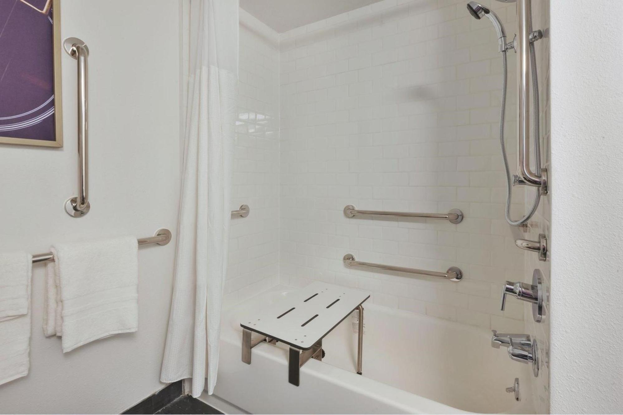 Standard King Room Mobility Accessible Tub