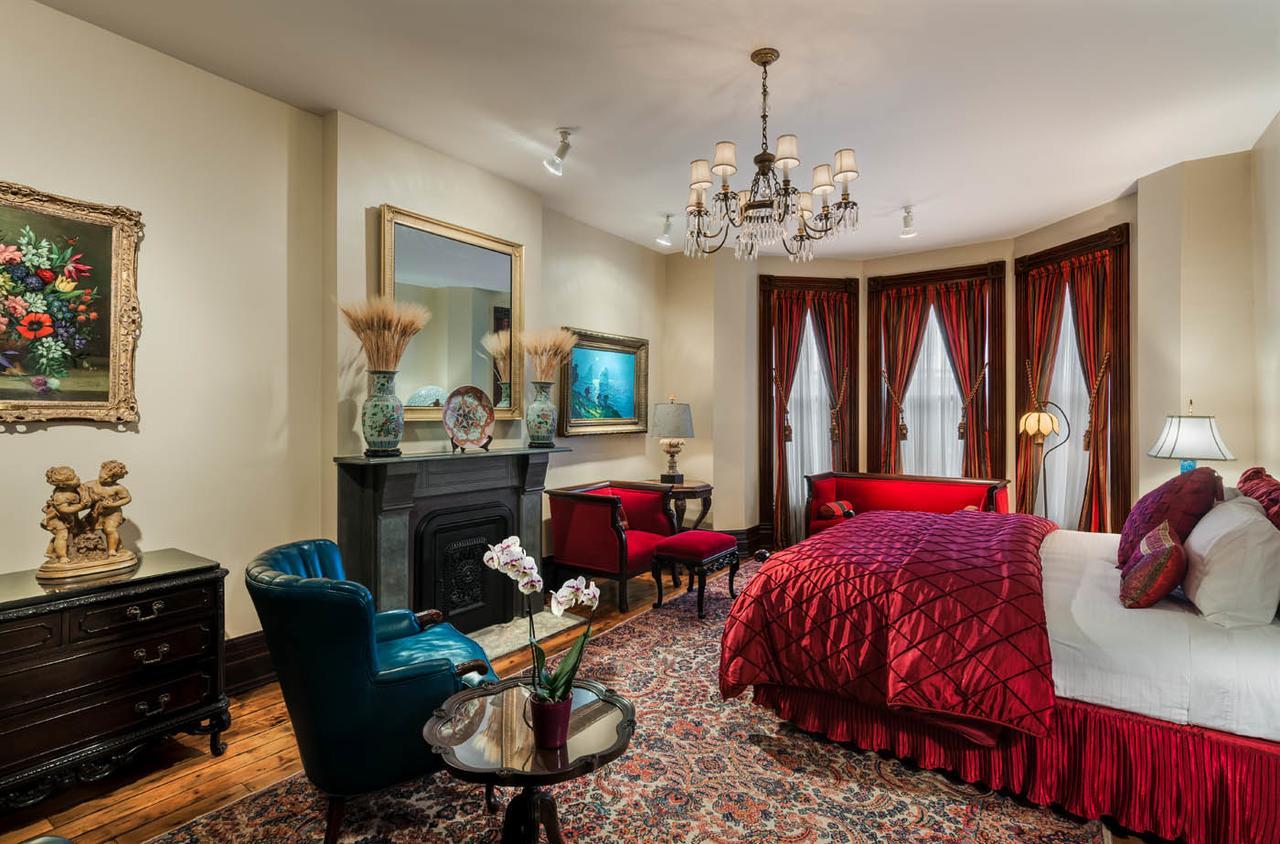Deluxe King Suite