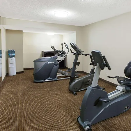 Baymont By Wyndham Downtown Detroit-2