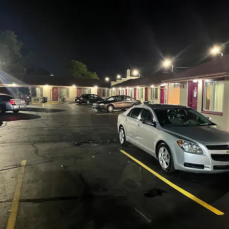 Deluxe Inn Motel-2